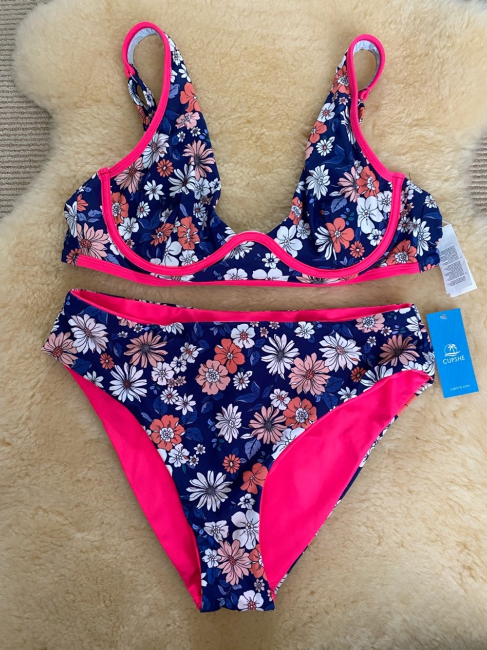 NWT Cupshe Daisy Floral Bikini Set Navy with Hot Pink Trim Medium/Large